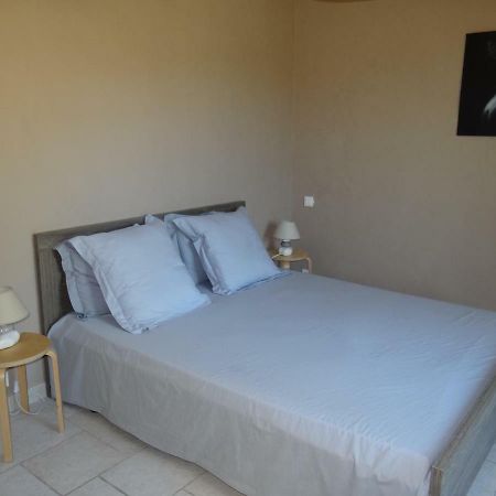 Campagne Ceres Bed & Breakfast Le Puy-Sainte-Reparade Exterior photo