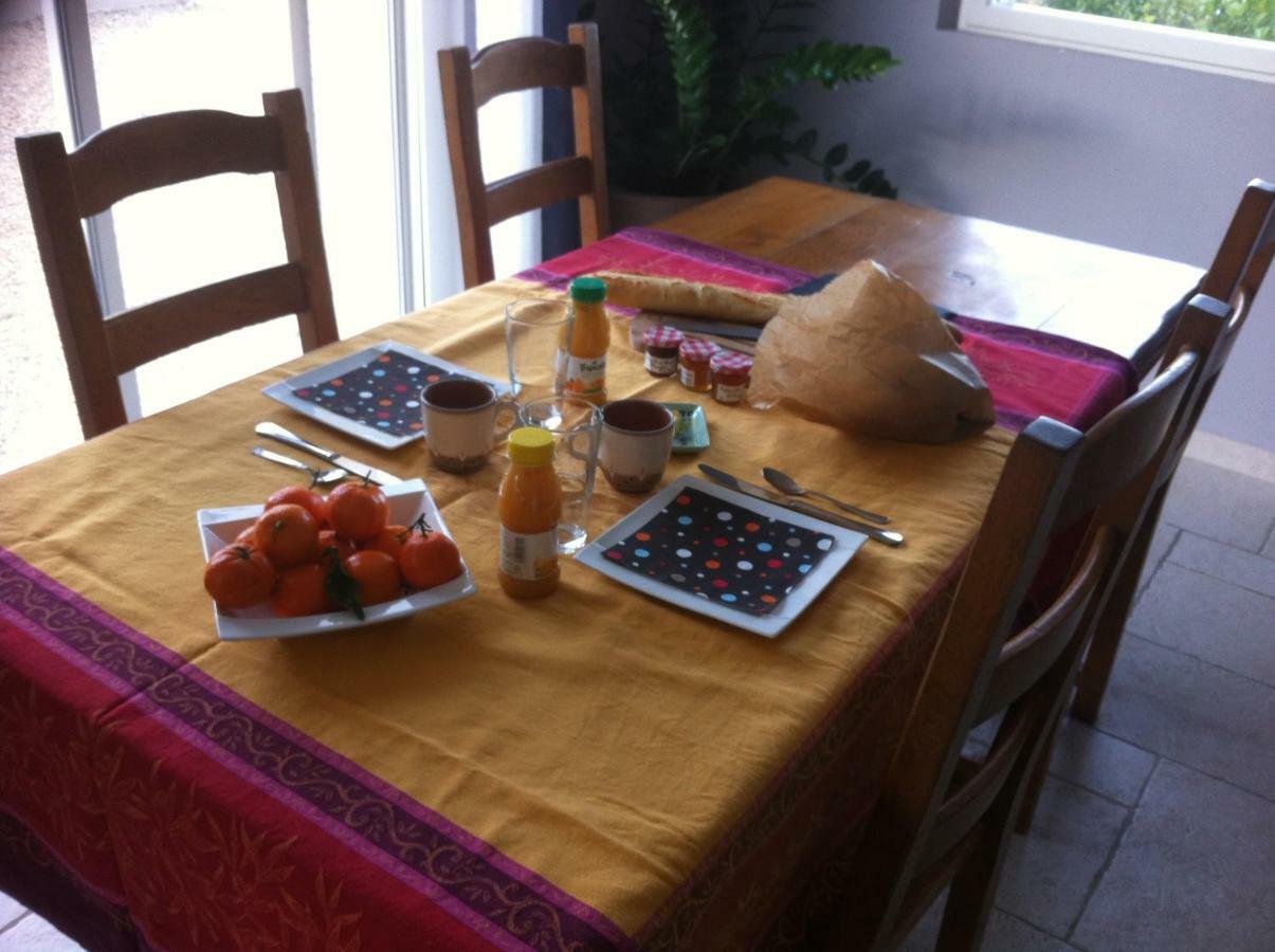Campagne Ceres Bed & Breakfast Le Puy-Sainte-Reparade Exterior photo