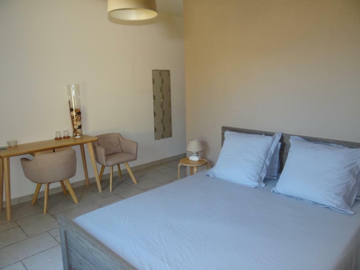 Campagne Ceres Bed & Breakfast Le Puy-Sainte-Reparade Exterior photo